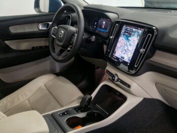 VOLVO XC40 B3 163cv Hybrid