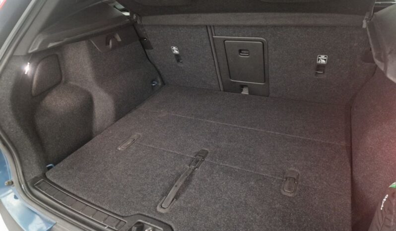 
VOLVO XC40 B3 163cv Hybrid full									