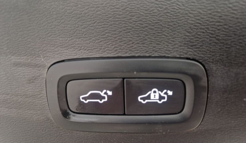 
VOLVO XC40 B3 163cv Hybrid full									