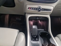 
VOLVO XC40 B3 163cv Hybrid full									