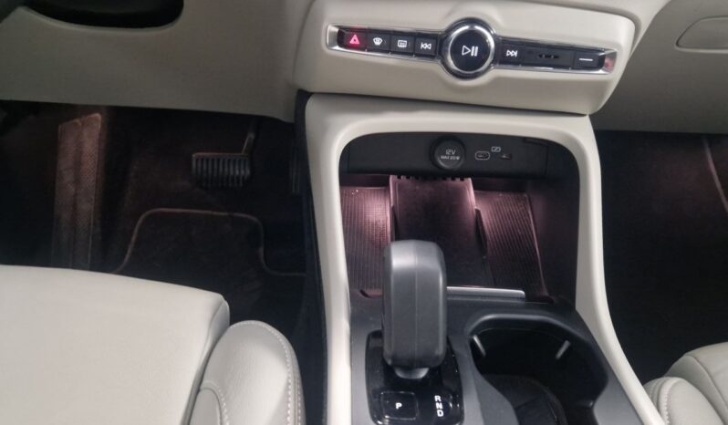 
VOLVO XC40 B3 163cv Hybrid full									