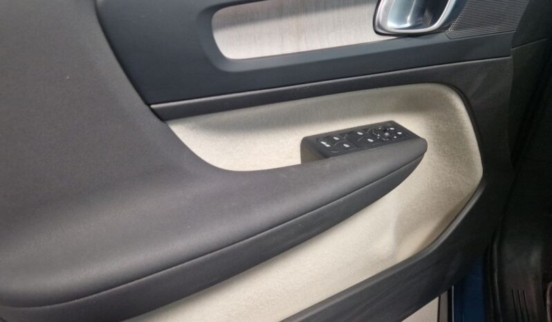 
VOLVO XC40 B3 163cv Hybrid full									